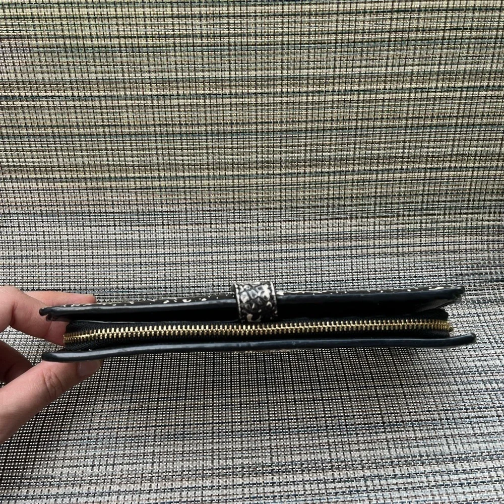 Coach Black & White Leather Wallet​​ - Picture 6 of 11